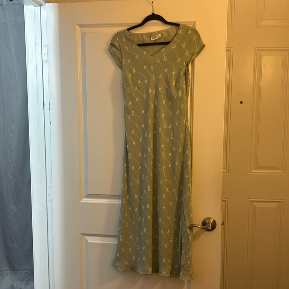 Three-quarter length, light weight 100% viscose dress with lining.